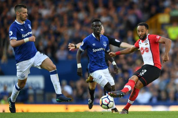 她以其非凡 她以其非凡